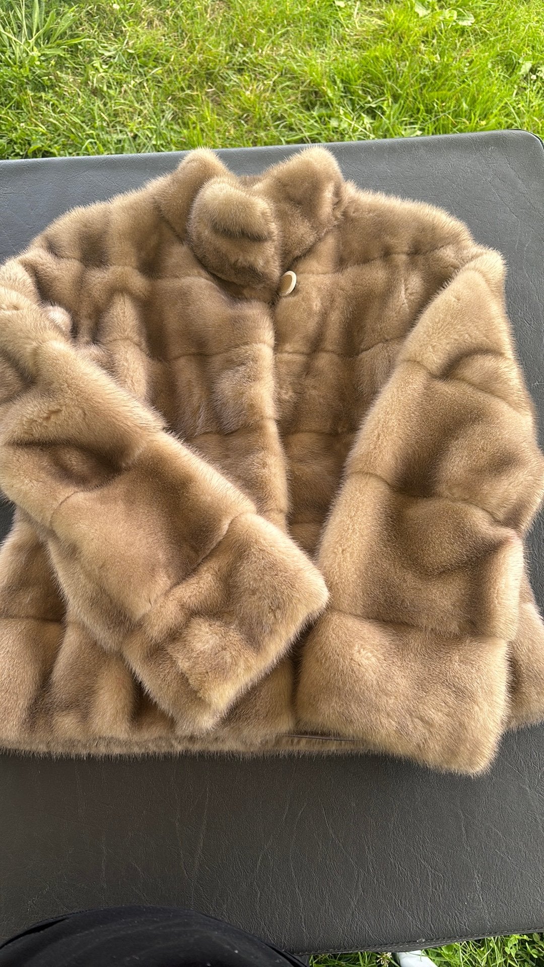 Vison, Kleding | Dames, Jassen | Winter, Ophalen of Verzenden, Zo goed als nieuw, Maat 38/40 (M), Beige