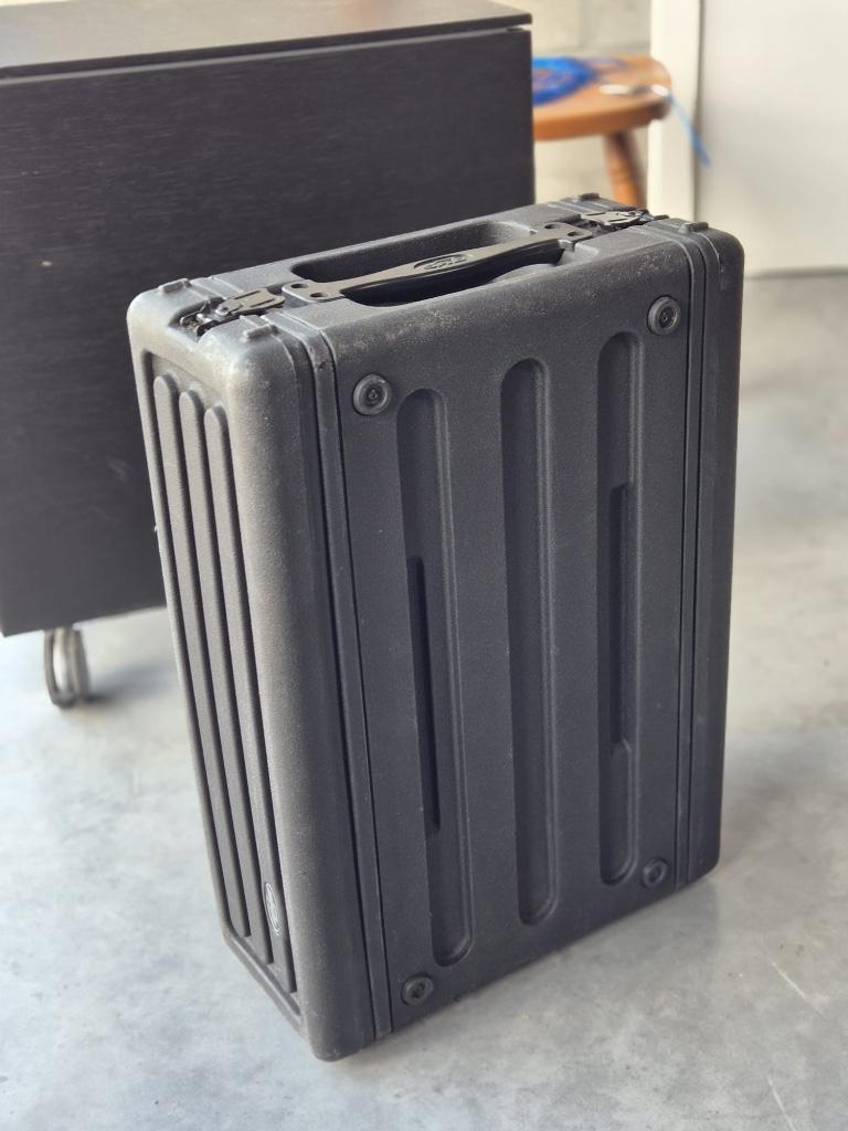 12x SKB flightcases / transportkoffers, Enlèvement, Utilisé