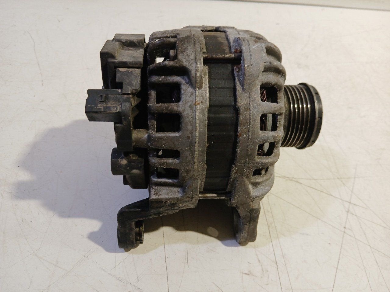 Dynamo Iveco New Daily, Onderdelen@venauto.nl, Van der Ven Autorecycling B.V., Gebruikt, Ettenseweg 76, 4706 PB Roosendaal, The Netherlands