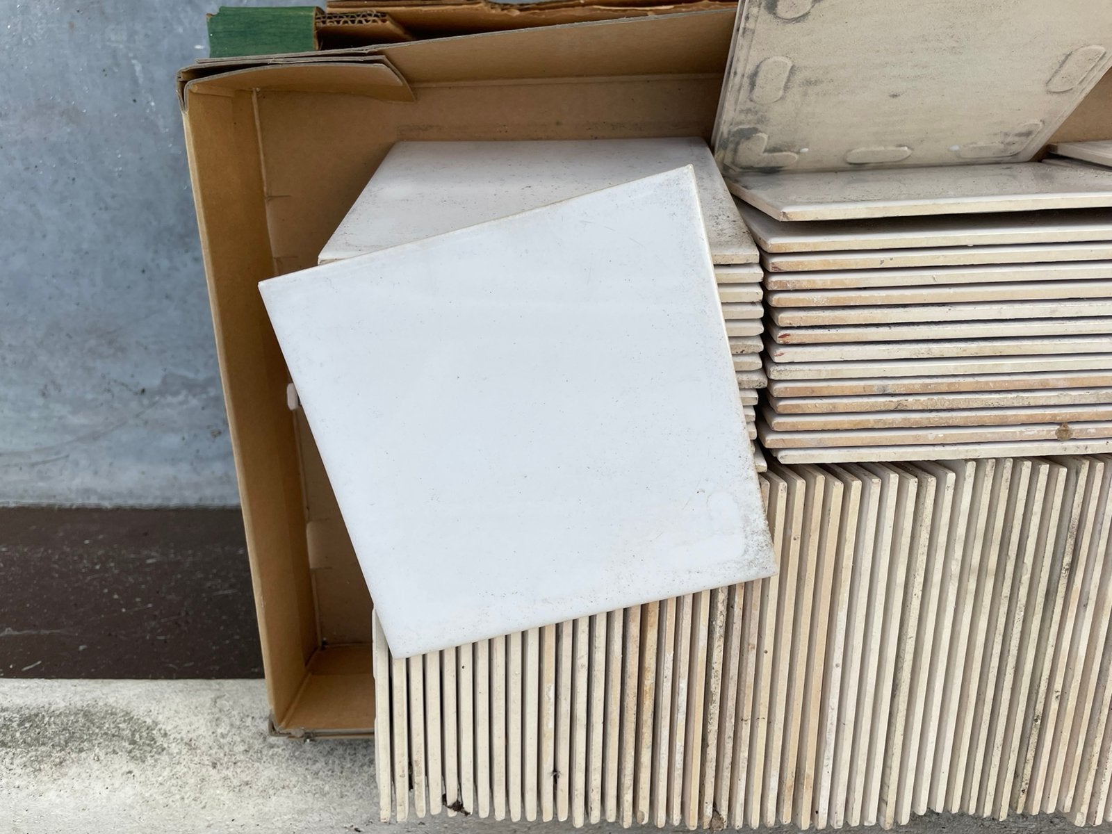 Tegeltjes 15x 15 wit 500 stuks, Doe-het-zelf en Bouw, Ophalen, Zo goed als nieuw