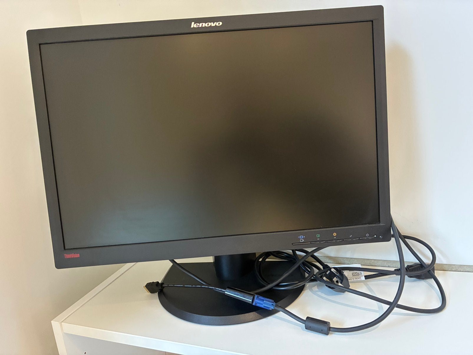 Écran PC Lenovo ThinkVision + adaptateur HDMI + câbles, Computers en Software, Monitoren, Zo goed als nieuw, HDMI, Kantelbaar