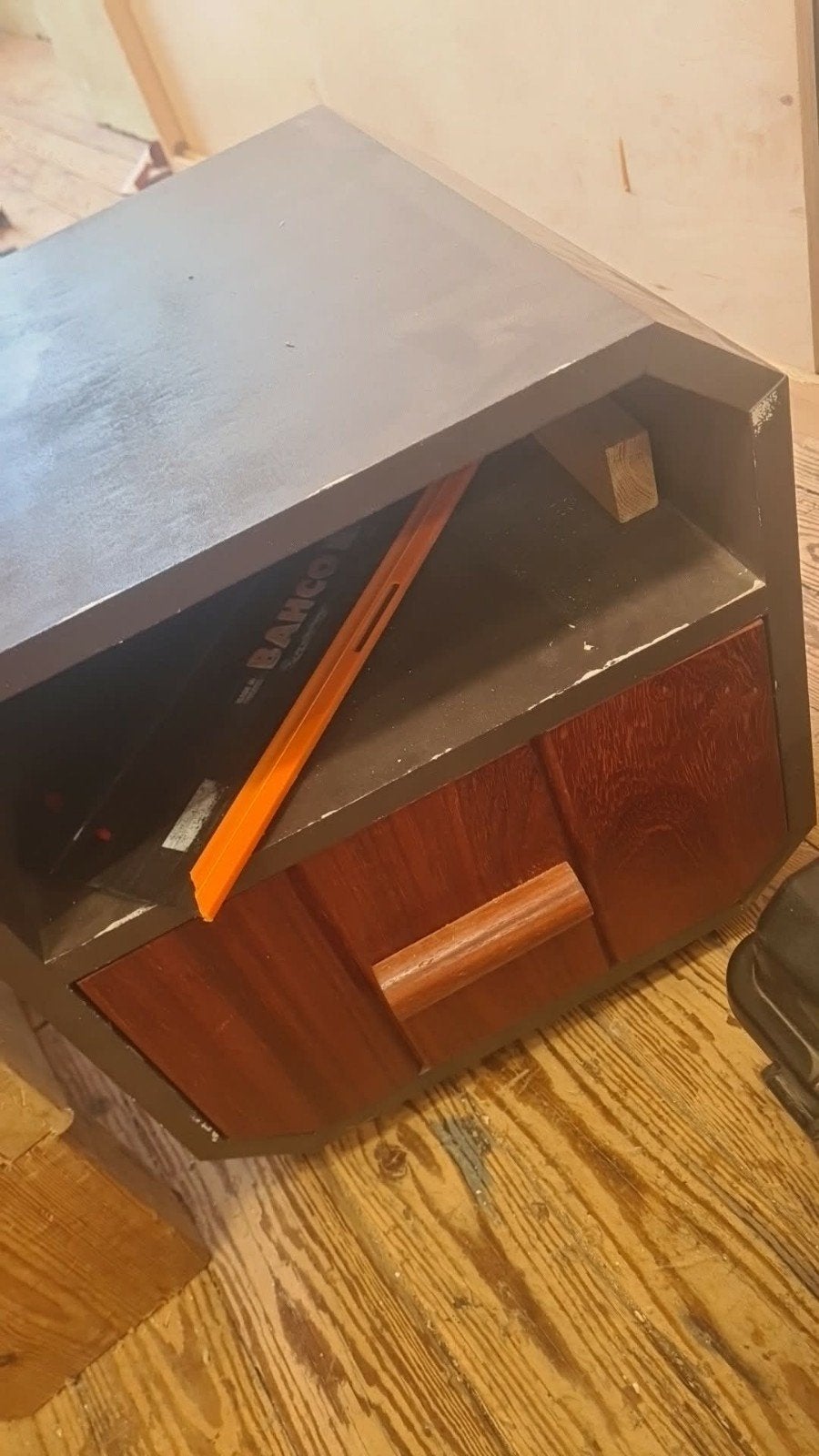 table de nuit, Maison & Meubles, Comme neuf, Enlèvement, Bois, 45 à 65 cm