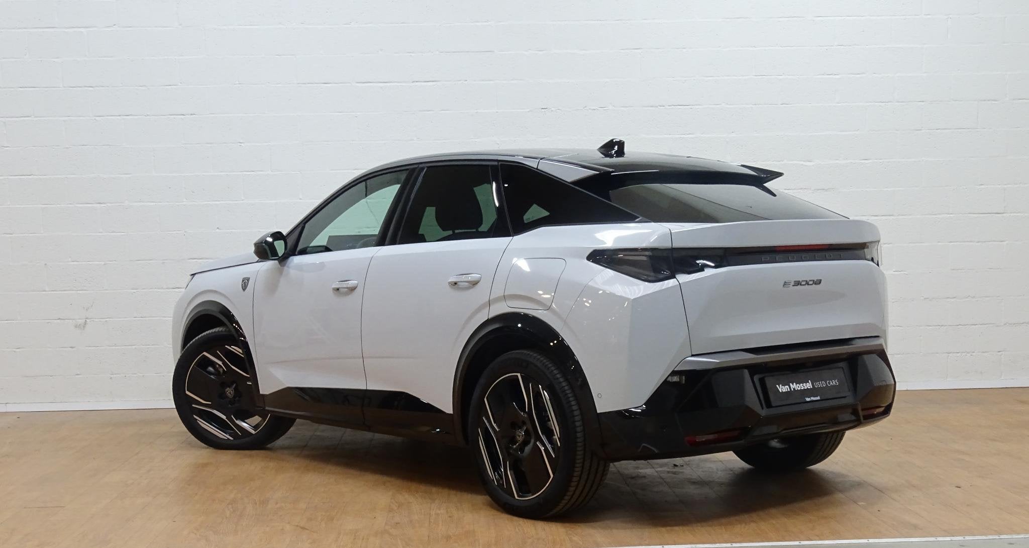 Peugeot 3008 e-3008 210 GT Exclusive, Stof, 2183 kg, 213 pk, Wit