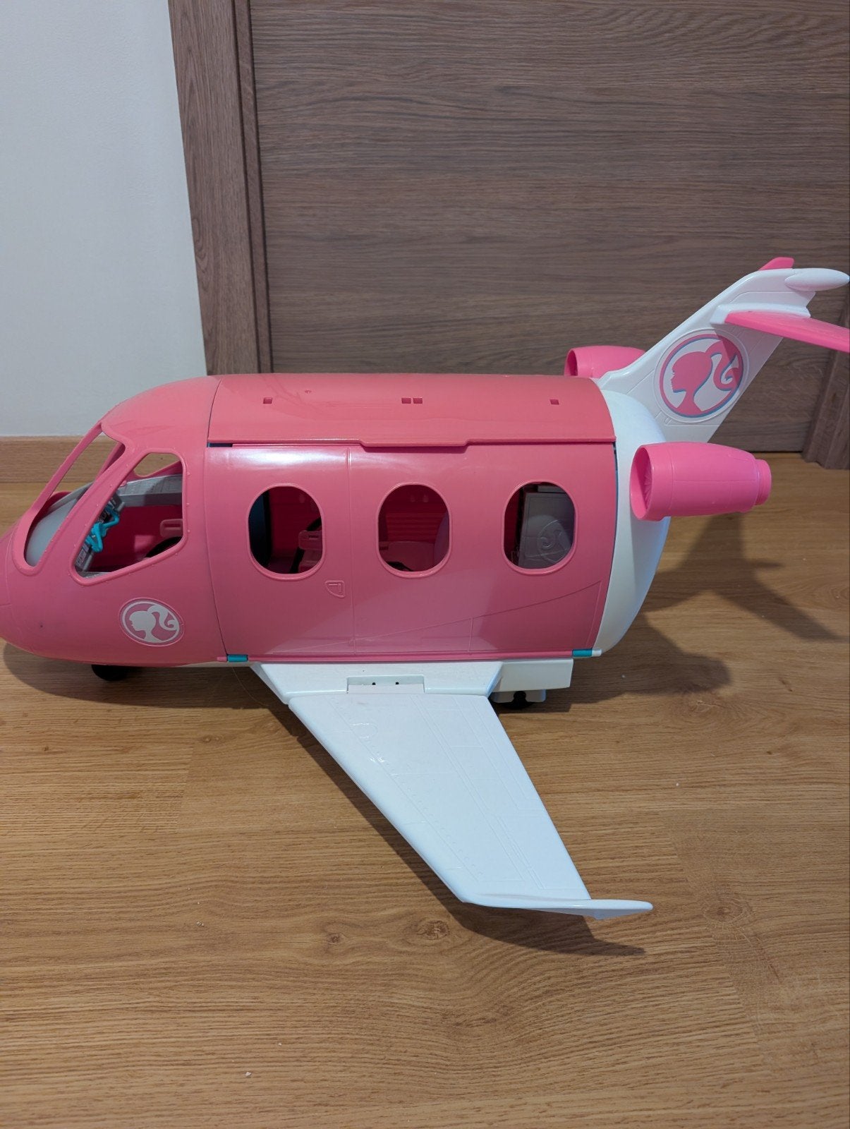 Barbie vliegtuig, Enlèvement