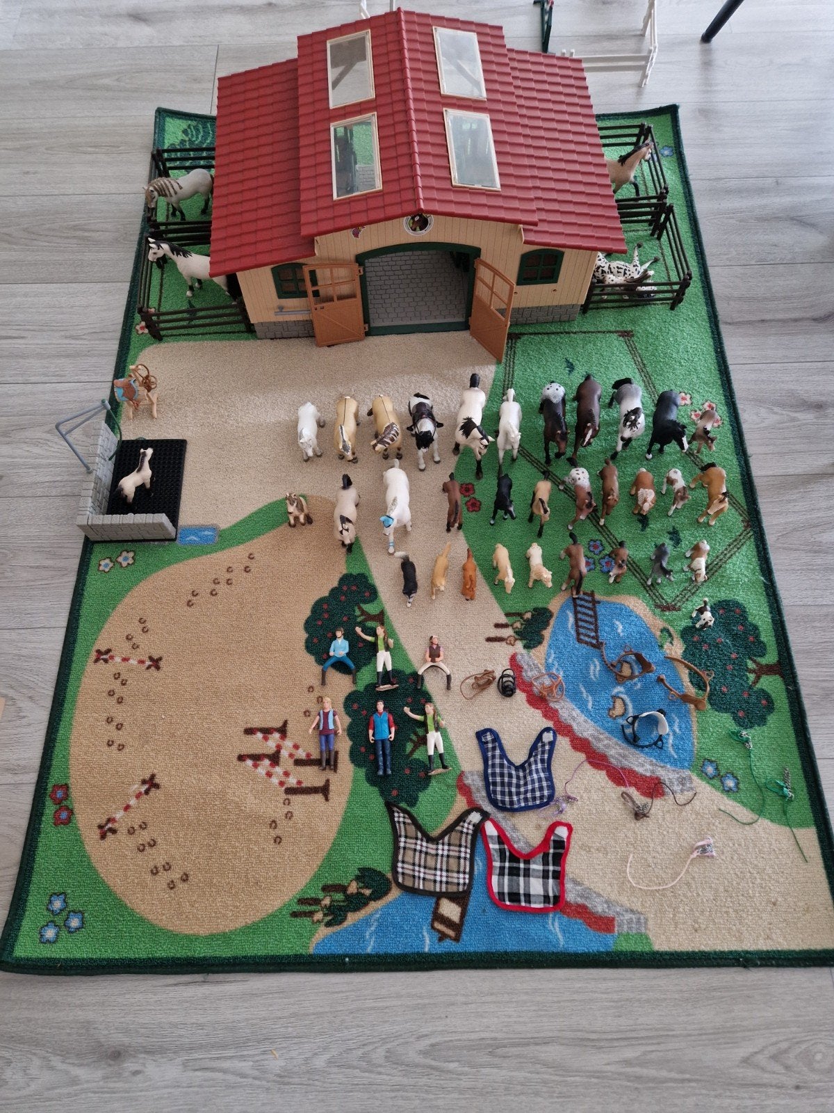 Paarden stal/jumping piste schleich, Ophalen