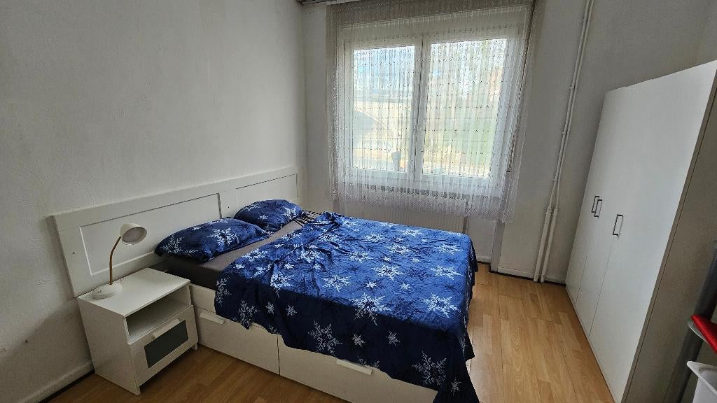 Diverse weinig gebruikte bedden, kledingkasten snel te koop, Ophalen, Zo goed als nieuw