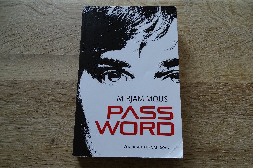 Jeugdboek 'Password' Mirjam Mous, Boeken, Ophalen of Verzenden, Gelezen