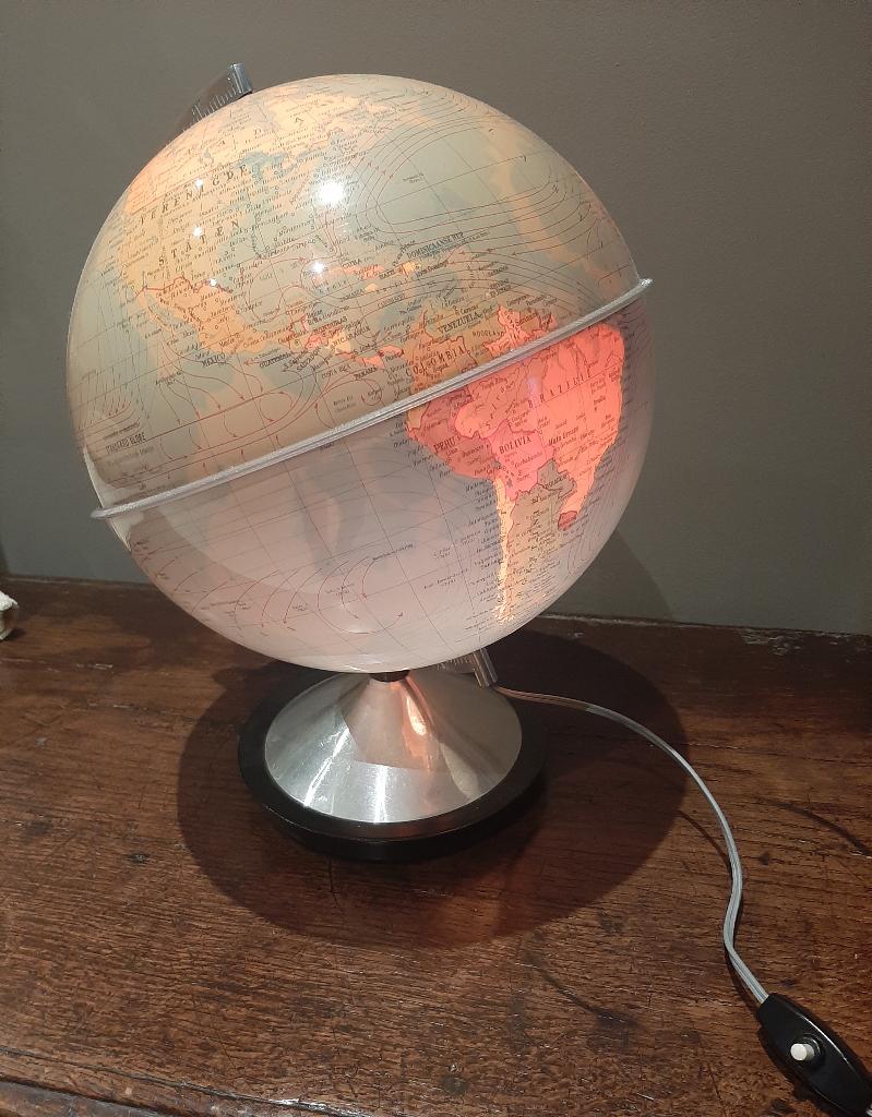 Wereldbol met verlichting uit 1967, Huis en Inrichting, Woonaccessoires | Wereldbollen, Zo goed als nieuw, Verlicht, Ophalen of Verzenden