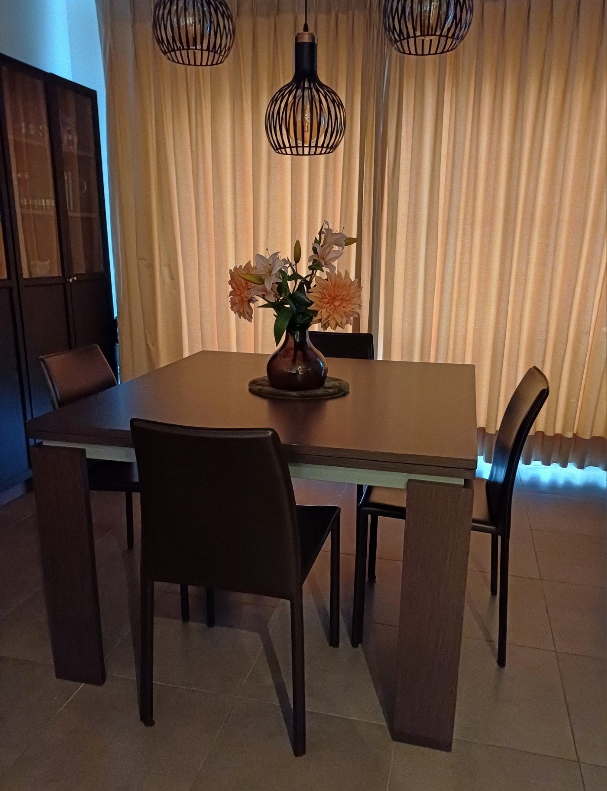 Design eettafel en eetkamer stoelen, Ophalen
