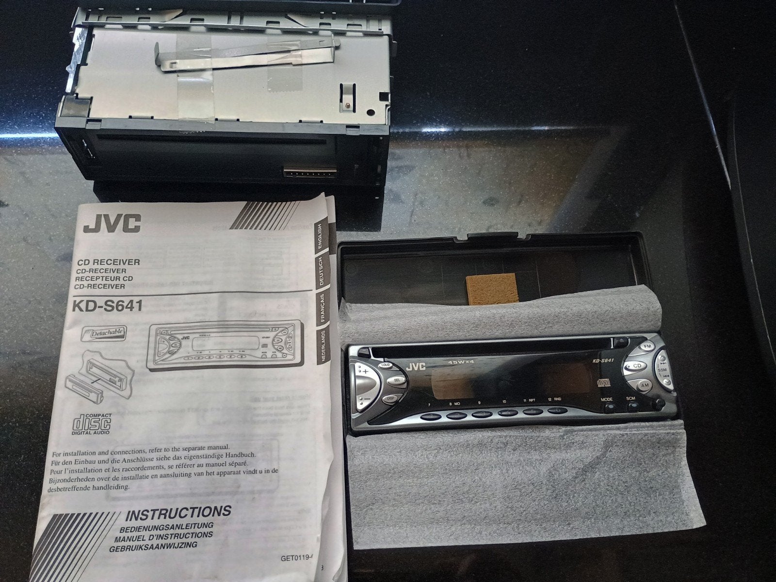 autoradio met CD-speler JVC type KD-S641, Ophalen