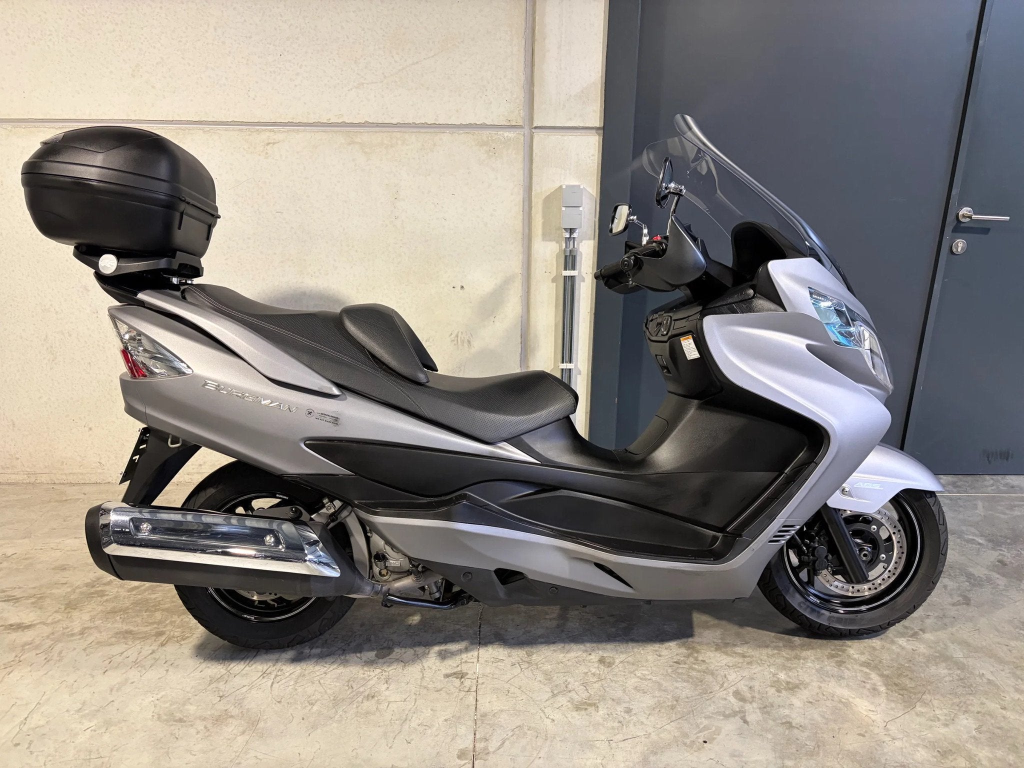 Suzuki AN 400 Burgman abs met topcase (bj 2016), 400 cc, Scooter, Bedrijf, 12 t/m 35 kW