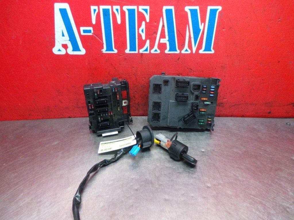 BOITIER FUSIBLES Peugeot 206 (2A / C/H/J/S), Kontakt-peugeot@peugeot.com, Utilisé, Peugeot Deutschland GmbH, Bahnhofsplatz
65423  Rüsselsheim, DE
