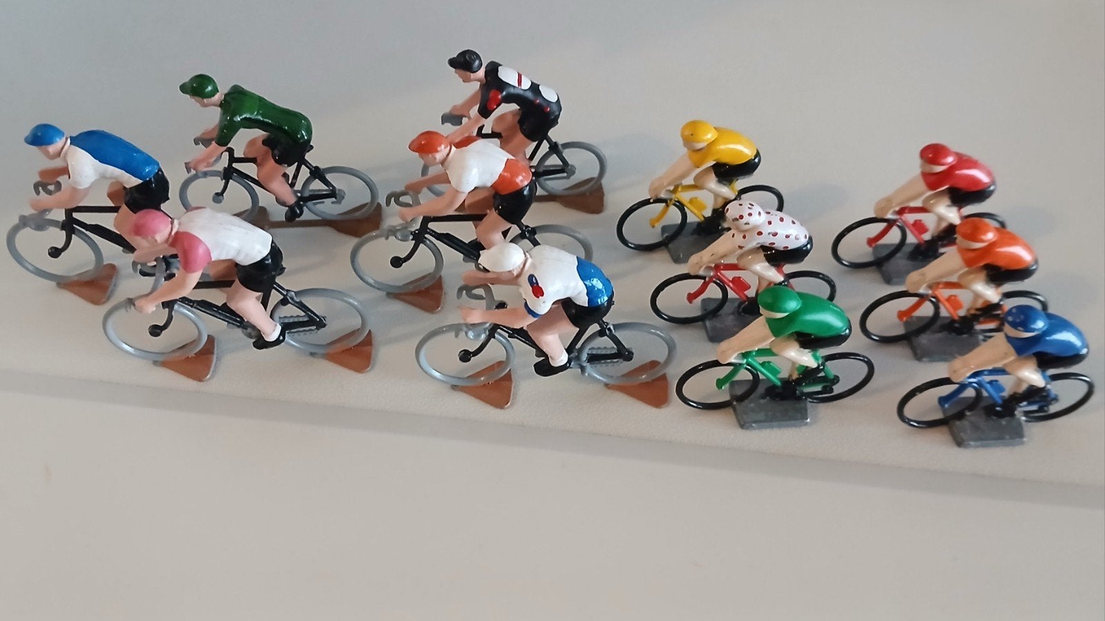 Tour de France Roger  / Champion ( 12 Cyclistes ), Collections, Jouets miniatures, Envoi, Neuf