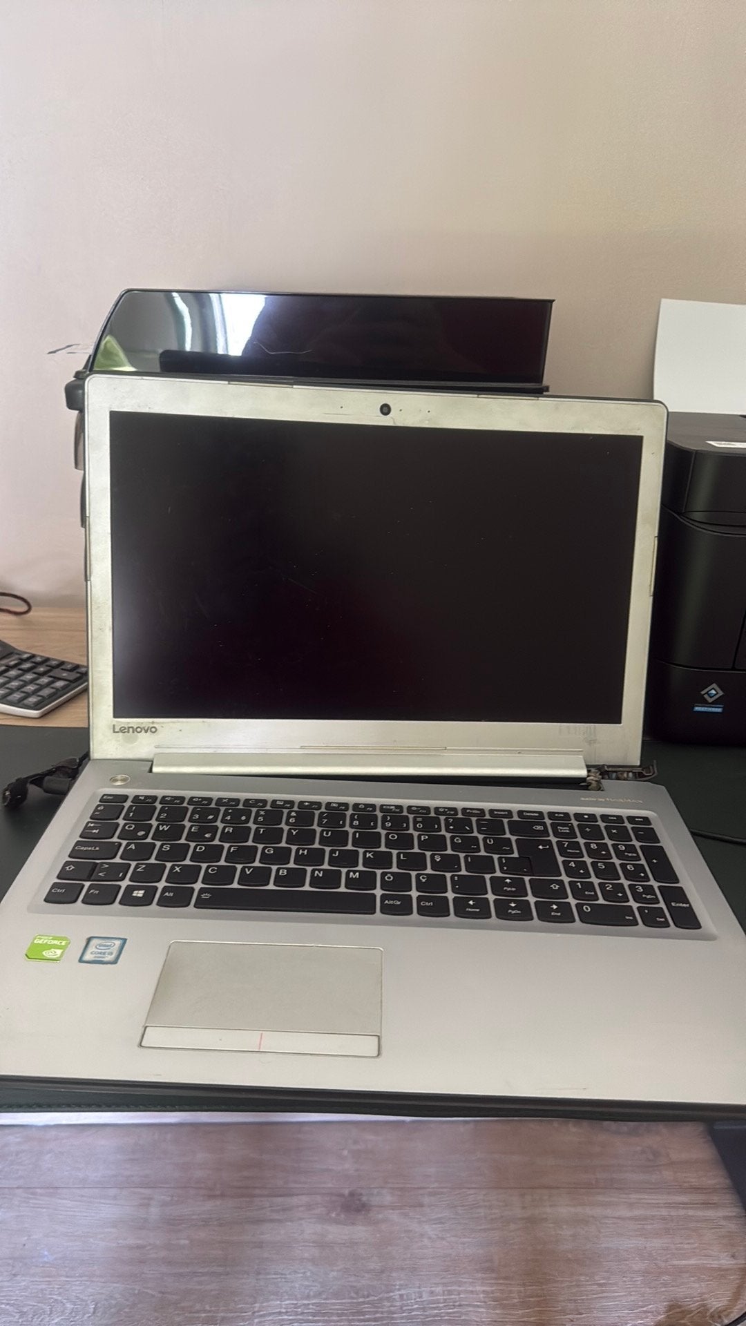 Lenovo Laptop - Scherm zwart + Scharnier kapot (Werkt), Computers en Software, Ophalen, Zo goed als nieuw