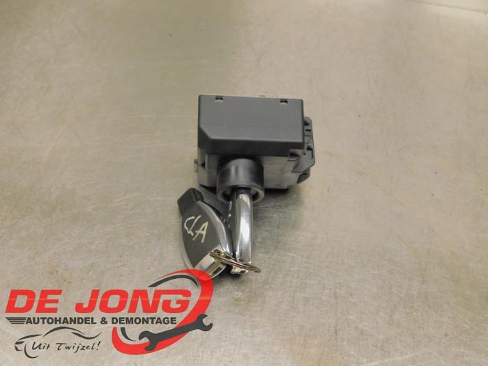 Serrure de contact + clé d'un Mercedes CLA, Autos : Pièces & Accessoires, 3 mois de garantie, Utilisé, -, -