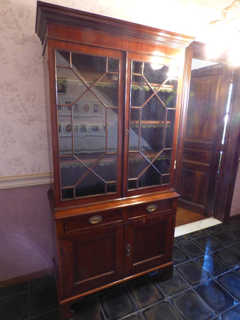 Antieke Engelse buffet kast, Huis en Inrichting, Ophalen