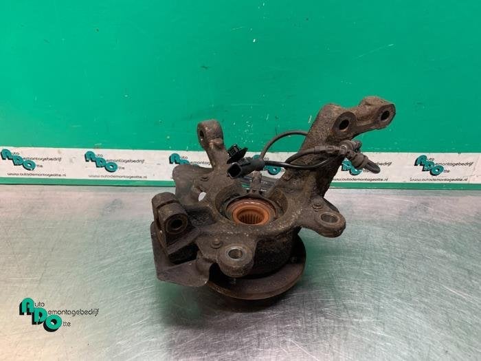Fusee links-voor van een Renault Clio (Clio 3 06-), Gebruikt, -, Renault, -