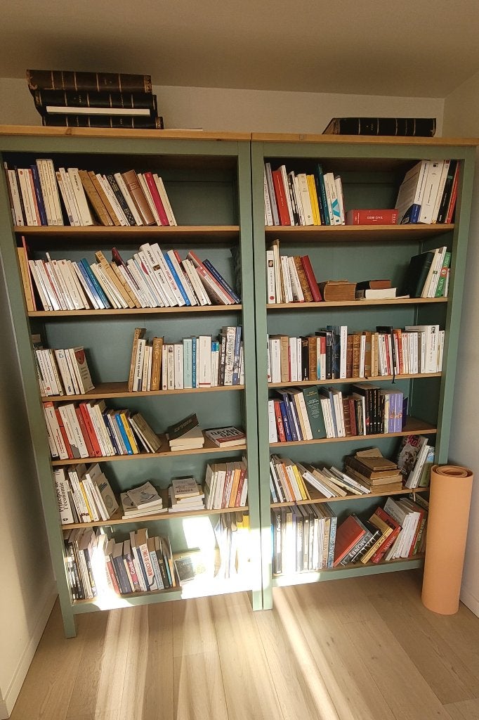 2 nieuwe IKEA Hemnes lichtgroene eikenhouten boekenkasten, Ophalen, Eikenhout, Nieuw, 50 tot 100 cm