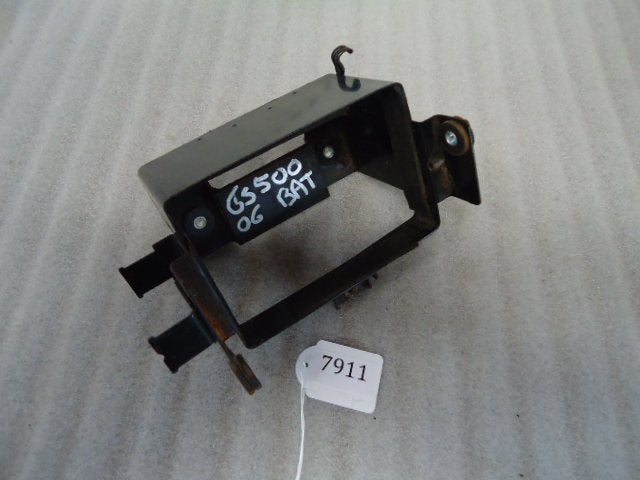 GS500 2002 - 2006 Suzuki Beugel Beugel batterij D1-11424, Motoren, Onderdelen | Suzuki