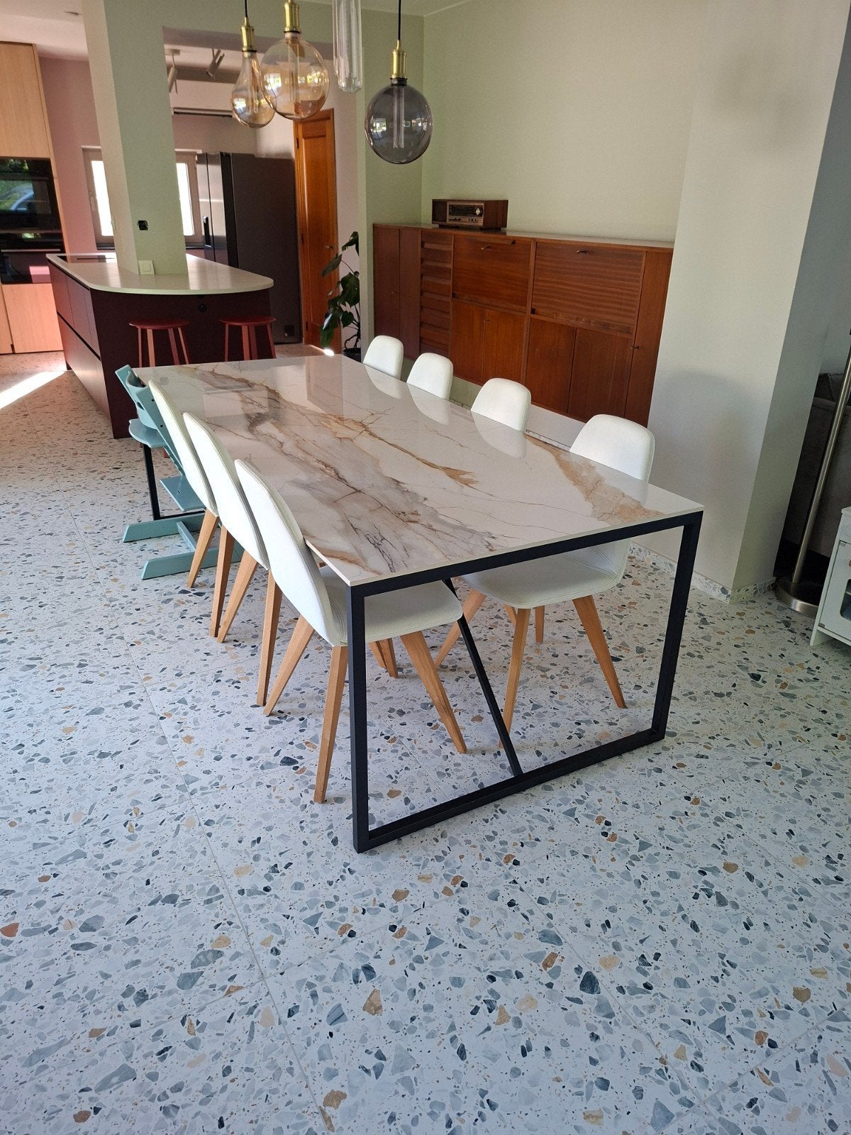 8 witte kunstleer MOODS stoelen met houten (eik) onderstel, Ophalen, Overige materialen, Gebruikt, Wit