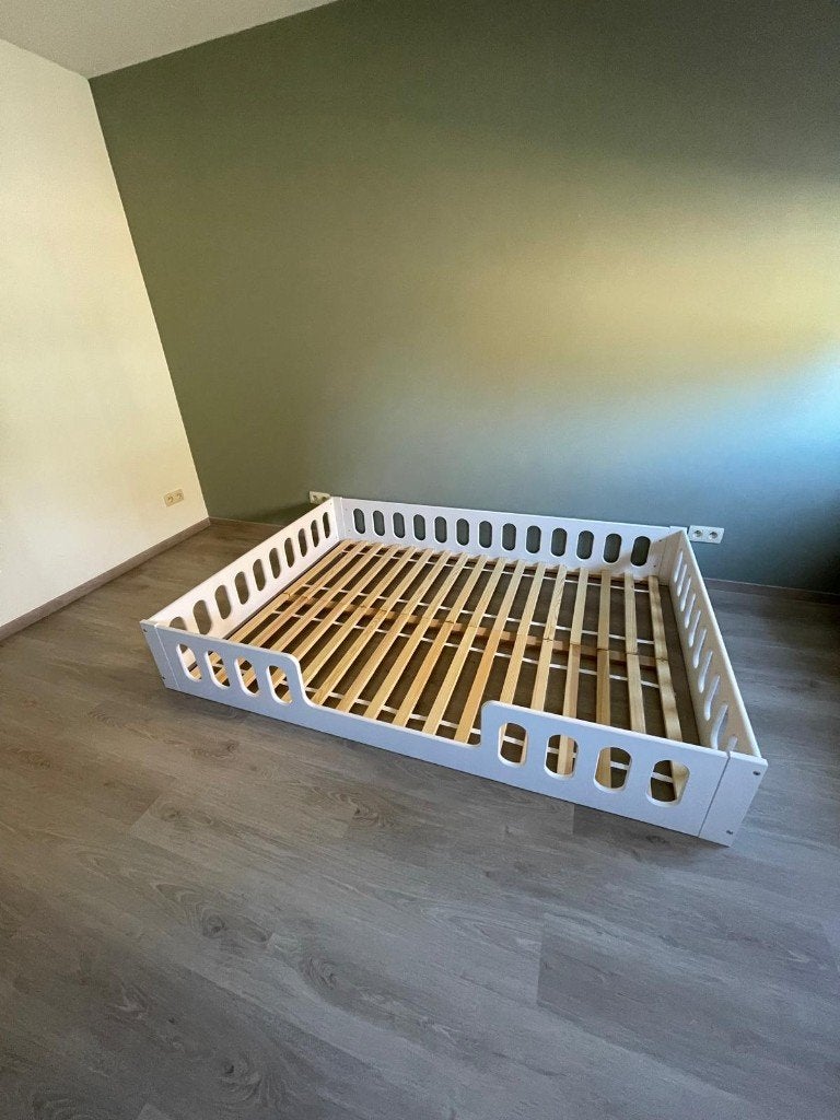CADANI Monte vloerbed 140 x 200 cm – perfecte staat, Kinderen en Baby's, Kinderkamer | Bedden, Ophalen, Lattenbodem, 180 cm of meer