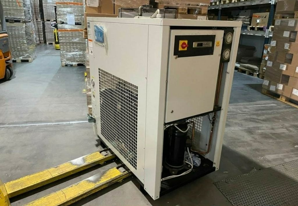 Industriële Chiller OMI CHWT 242 (24 kW) Chiller, Articles professionnels, Machines & Construction | Industrie & Technologie, Enlèvement