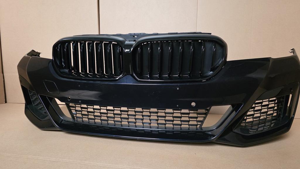 Voorbumper BMW 5 Serie G30 G31 LCI M PAKKET 51118098644 PDC, Gebruikt, -, Voor, Ophalen of Verzenden