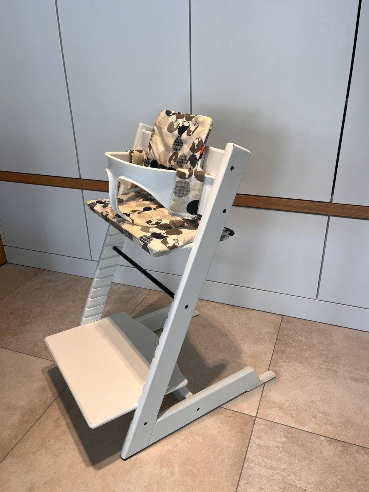 Stokke TRIPP TRAPP kinderstoel incl baby set, Ophalen, Zo goed als nieuw