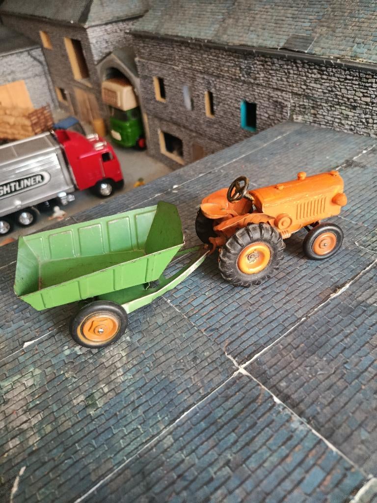 Renault R3042 tractor + aanhangwagen merk CIJ uit 1950, Hobby en Vrije tijd, Modelauto's | 1:32, Gebruikt, Tractor of Landbouw