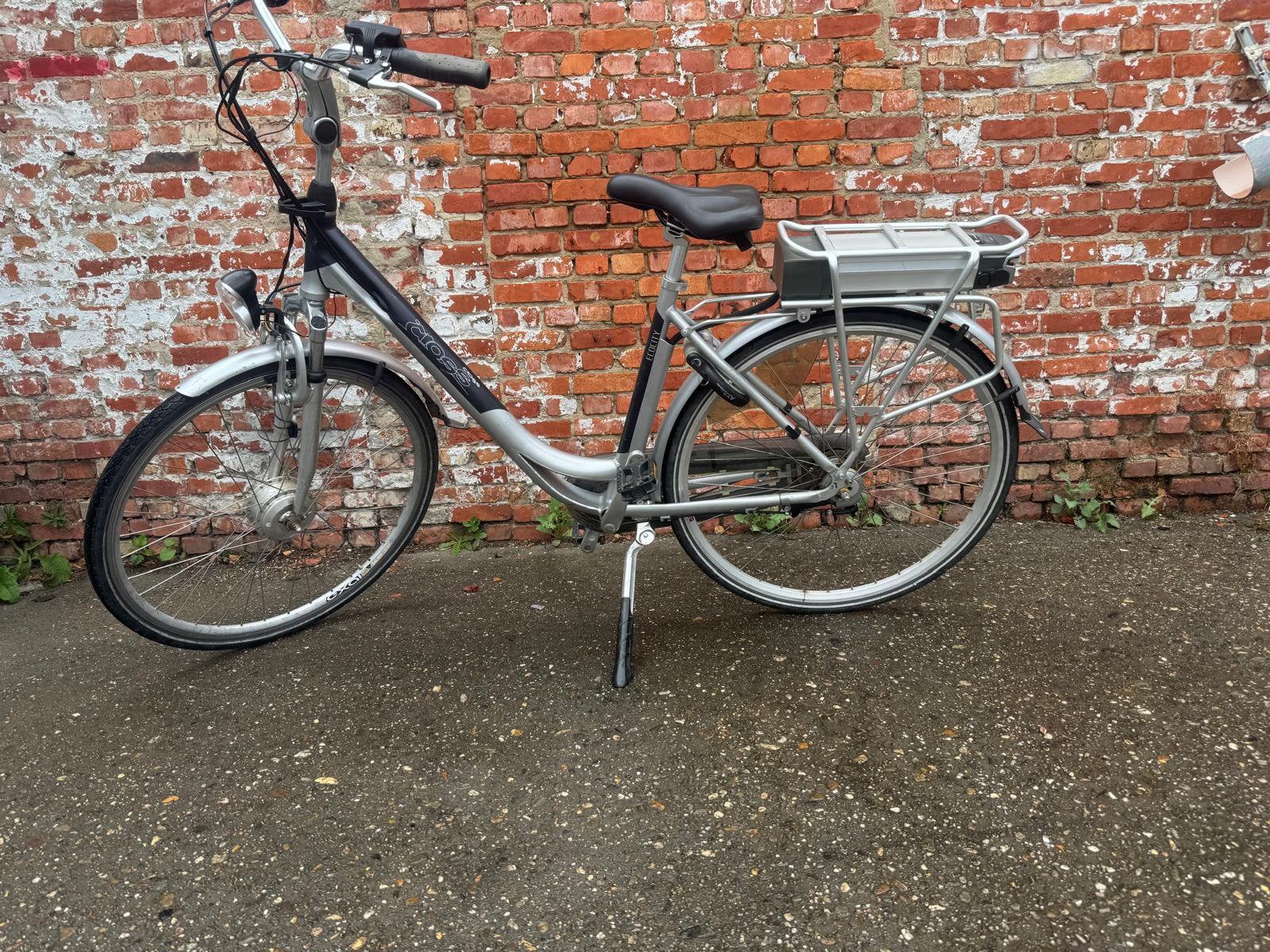 VÉLO ÉLECTRIQUE CROSS AVEC MOTEUR AVANT, Enlèvement, Comme neuf