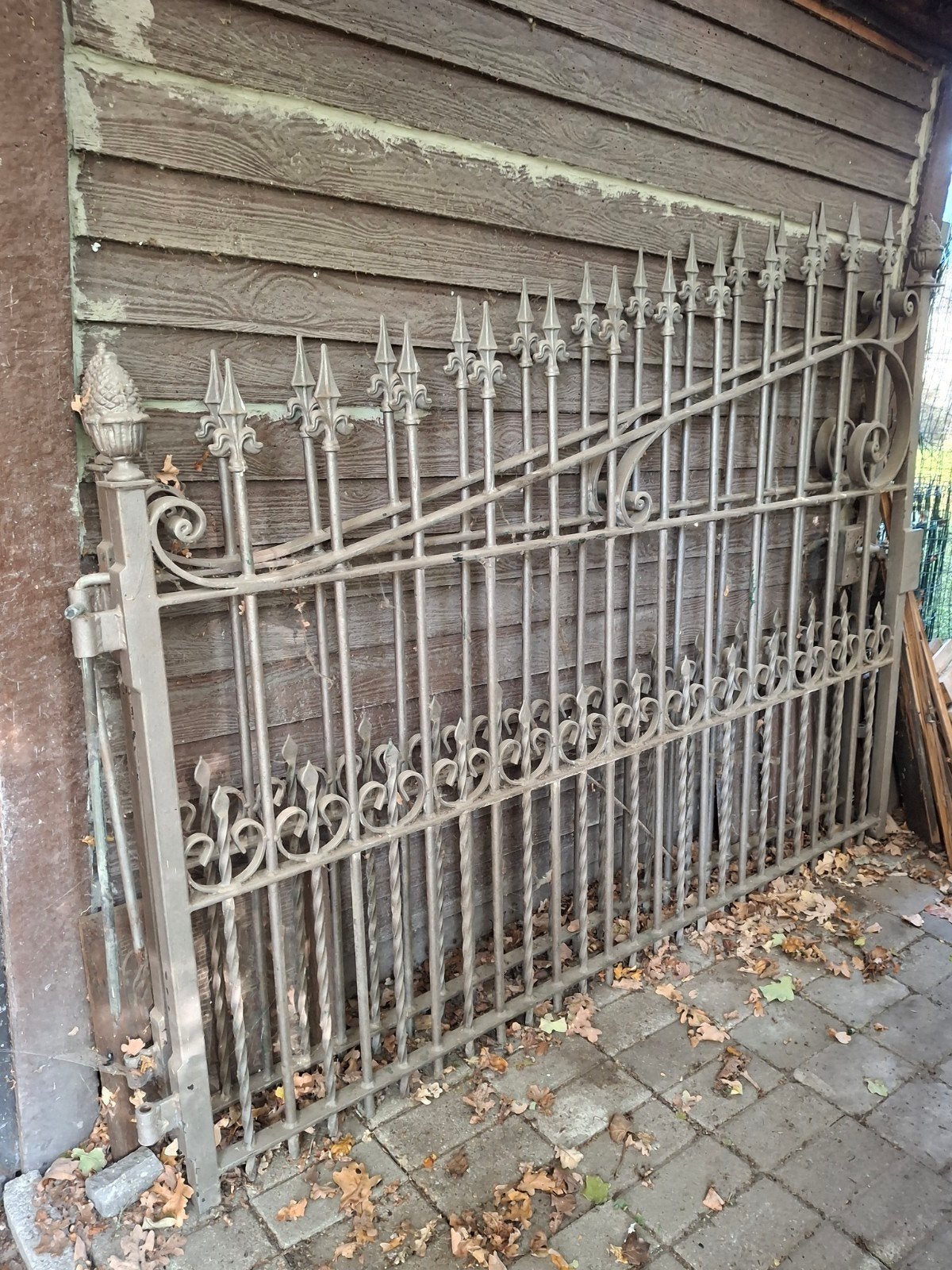 smeedijzeren poort, Ophalen