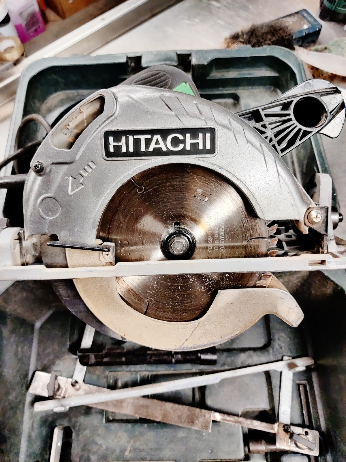 Hitachi C6UY cirkelzaag 1300W + koffer & accessoires, Gebruikt, Cirkelzaag, Ophalen of Verzenden, 30 tot 70 mm