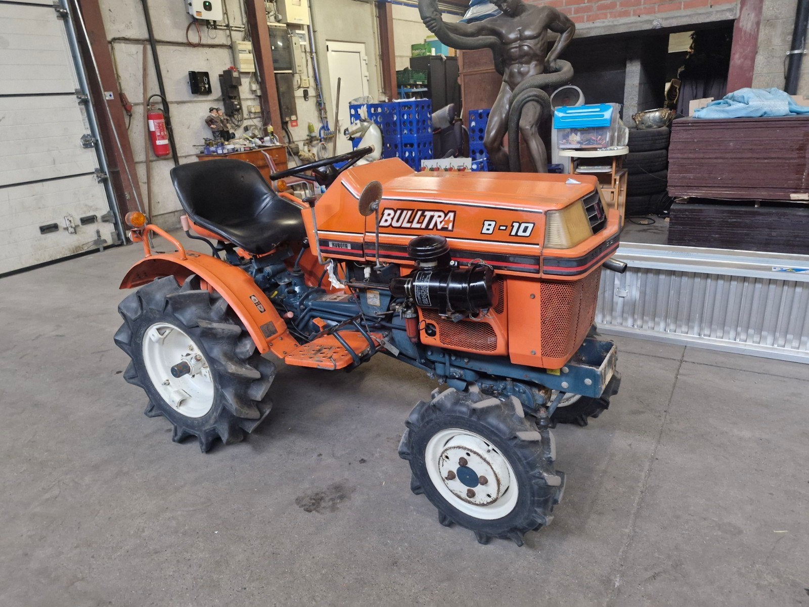 tracteur 4x4 Kubota avec prise de force relevage, Articles professionnels, Agriculture | Tracteurs, Enlèvement ou Envoi