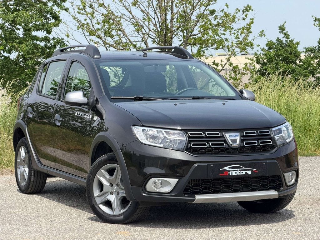 Dacia Sandero Stepway Plus (EU6.2) • ETAT NEUF • GARANTI, Auto's, Dacia, Voorwielaandrijving, Gebruikt, Zwart, Bedrijf