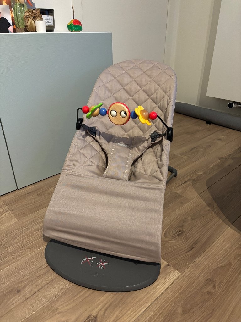 Baby Bjorn wipper + speeltje, Kinderen en Baby's, Wipstoel, Met gordel(s) of riempje(s), Zo goed als nieuw, Ophalen