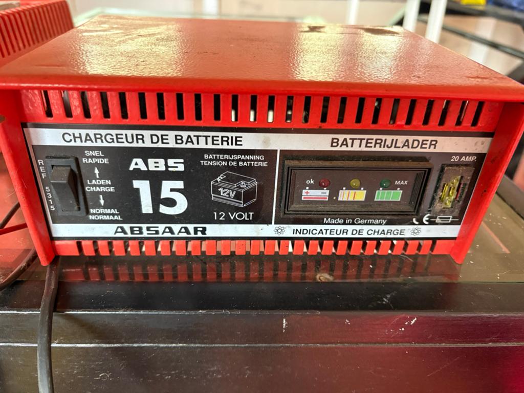 Absaar batterijlader, Ophalen