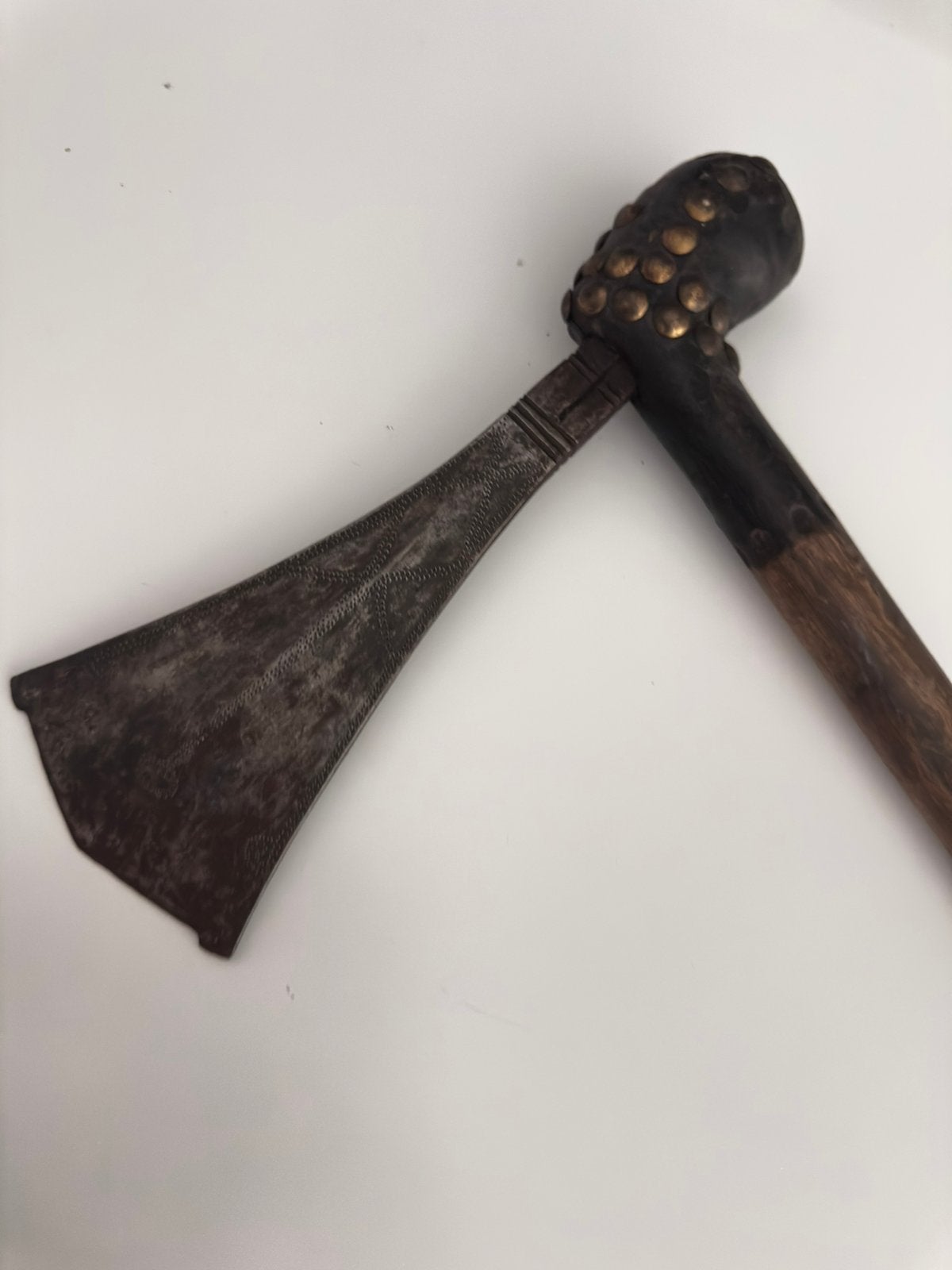 Hache de combat Chokwe collectionprivée, Anthropologue, 1900, Afrique, Envoi