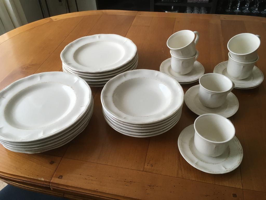 Eetservies Flamant-stijl, Huis en Inrichting, Ophalen, Zo goed als nieuw, Effen, Bord(en)