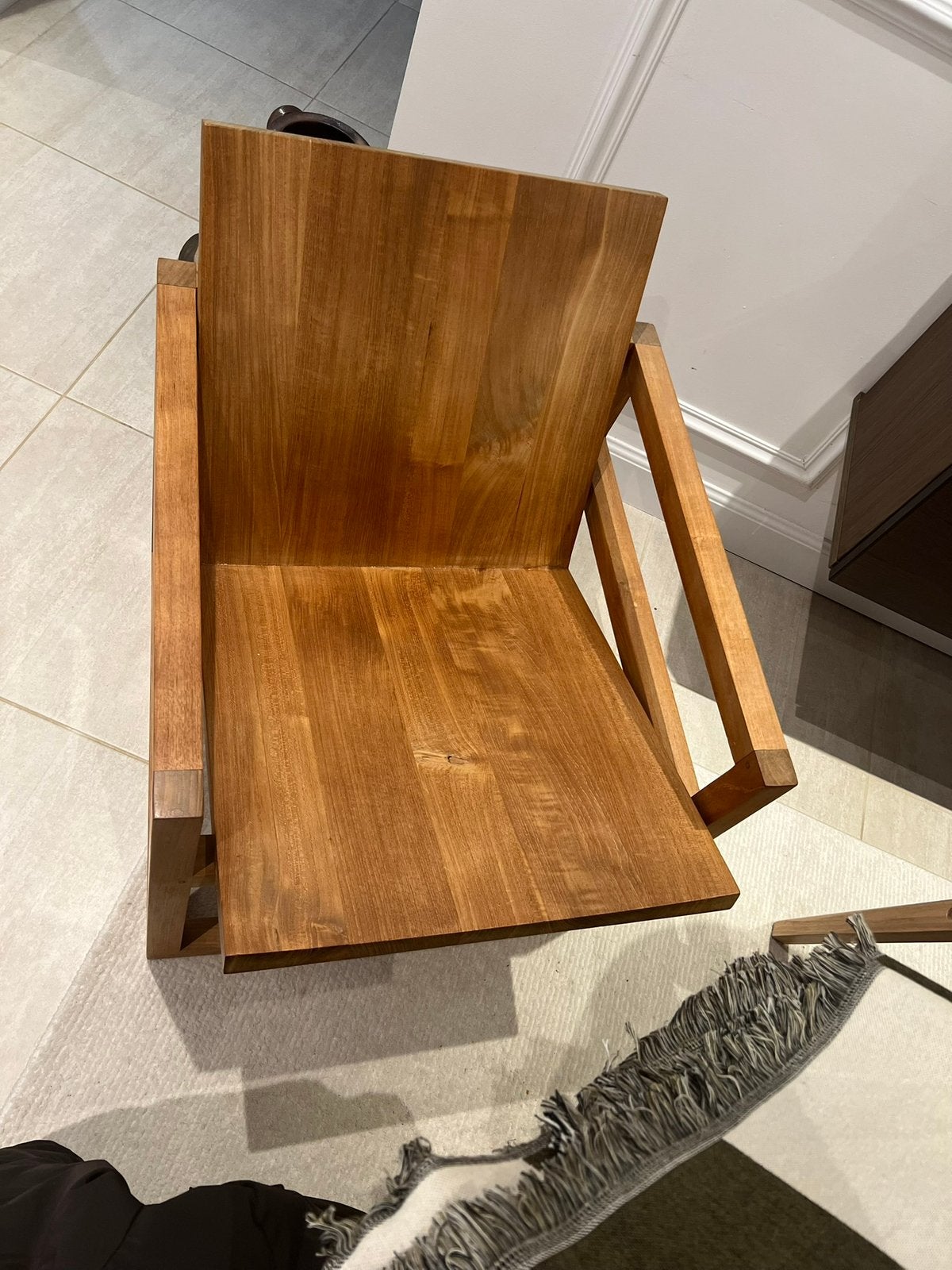 Fauteuil en bois, Enlèvement