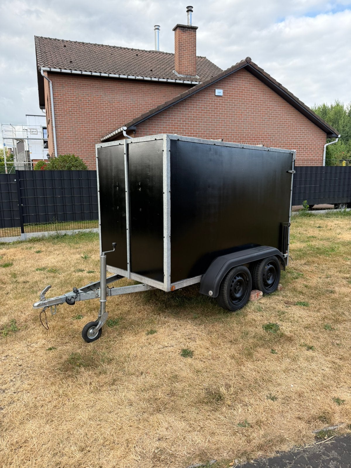 Aanhangwagen gesloten dubbelas ongeremd, Ophalen, Zo goed als nieuw