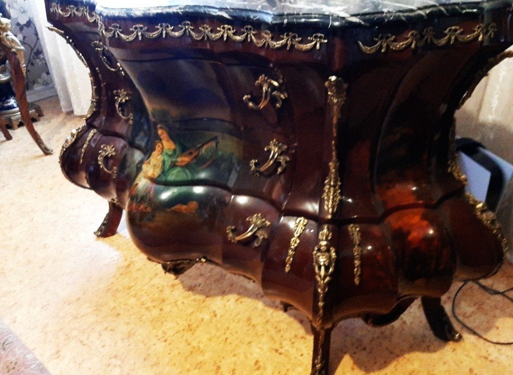 Commode Louis en bronze, Enlèvement, Bronze