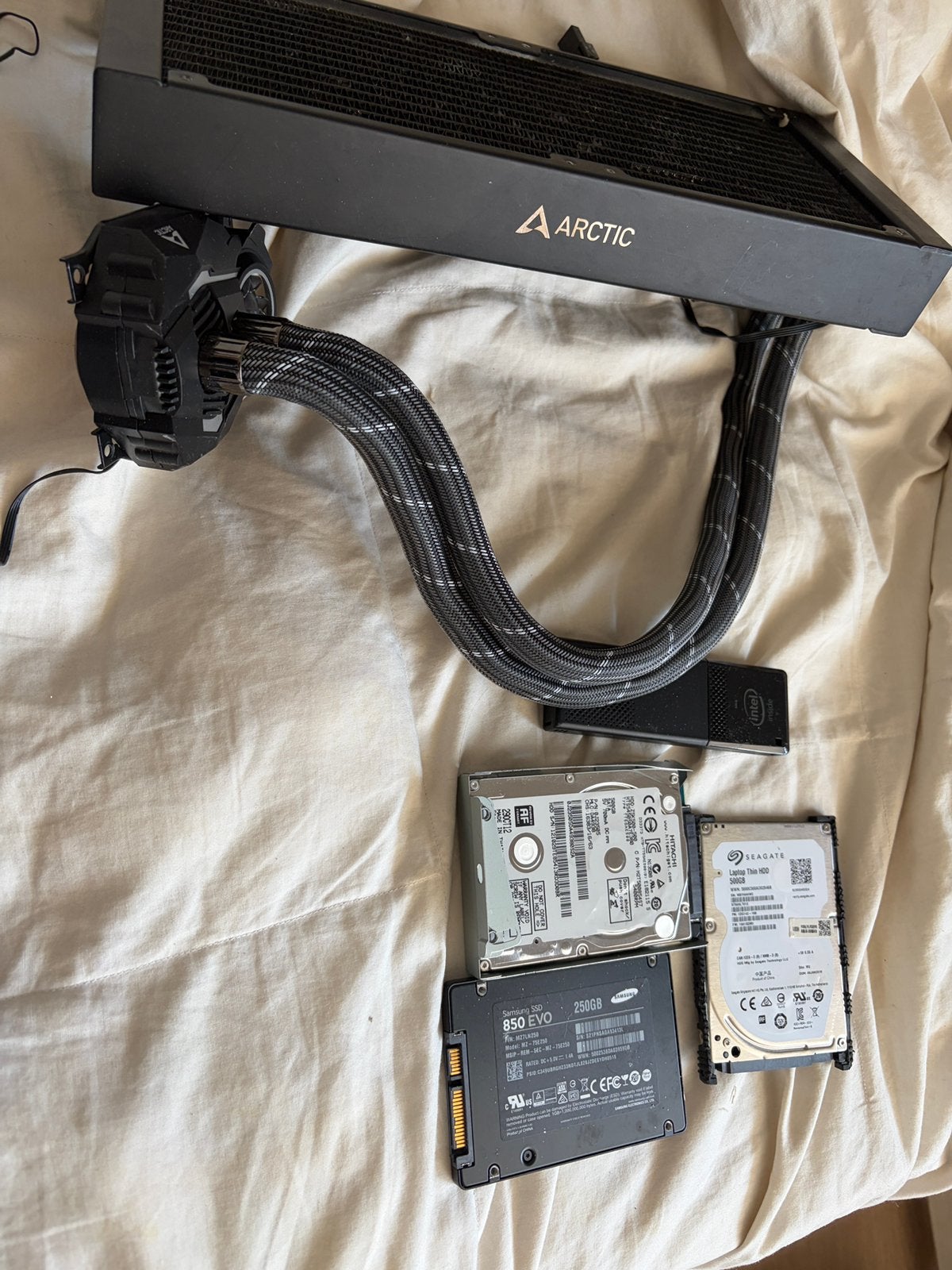 SSD,HDD, HARD DISK, intel-mini-pc,arctic colling system, Enlèvement, Comme neuf