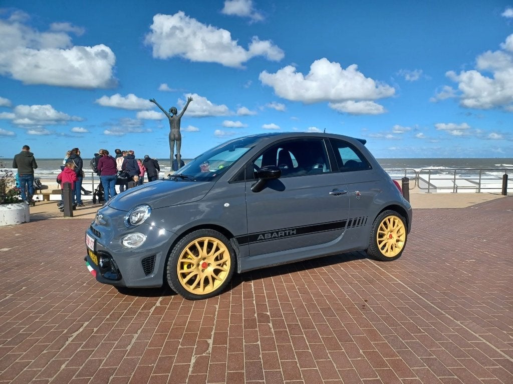 Fiat 595 Abarth, Autos, Fiat, Particulier, ABS, Airbags, Air conditionné, Alarme, Bluetooth, Ordinateur de bord, Verrouillage central