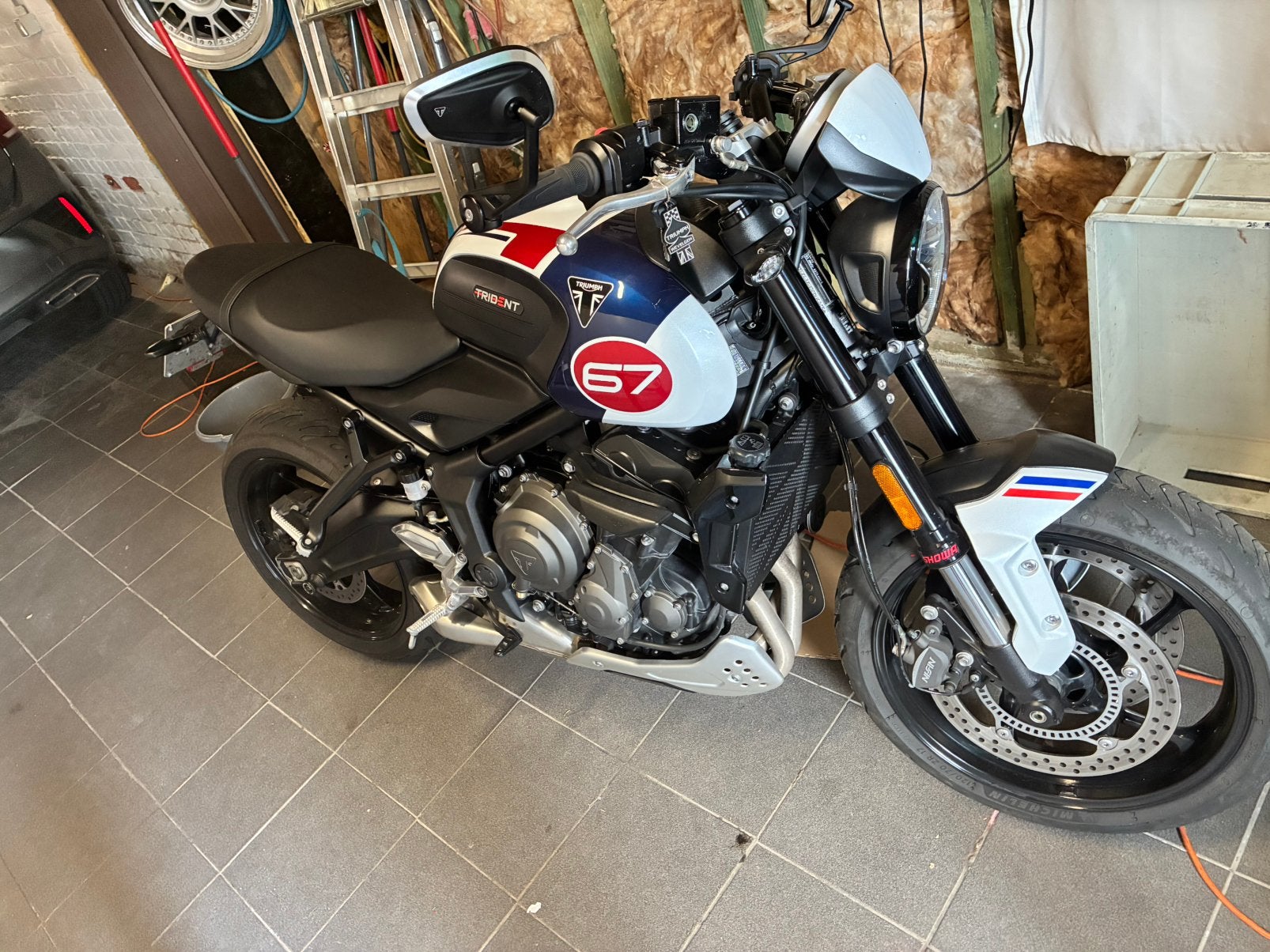 Triumph trident triple tribute 67 edition, Motoren, LED Verlichting, Motorrijbewijs A, 3 cilinders, Particulier
