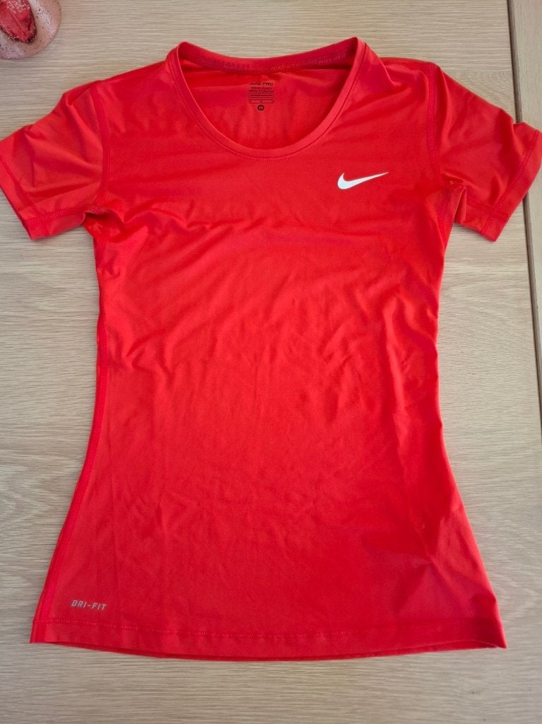 Nike t-shirt M rood, Maat 48/50 (M), Nike, Nieuw, Ophalen of Verzenden