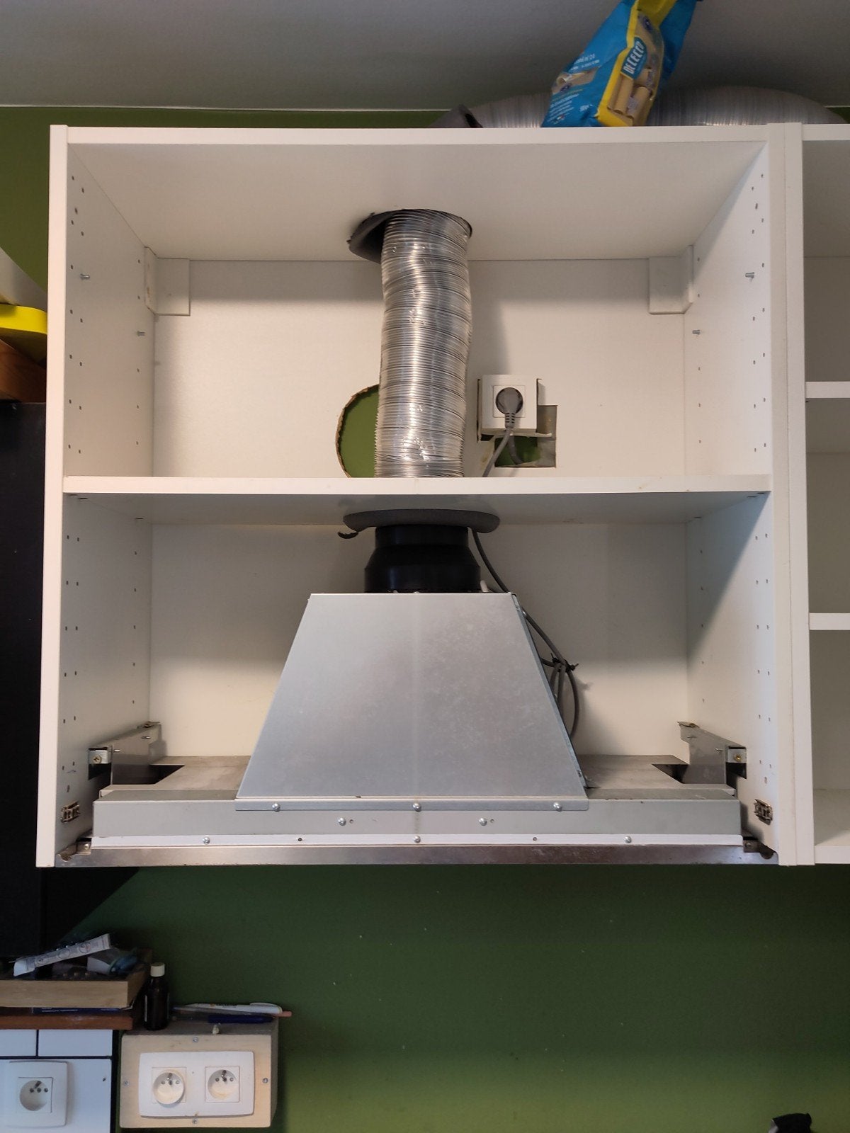 dampkap Ikea + bijhorende kast ( zonder deuren), Ophalen