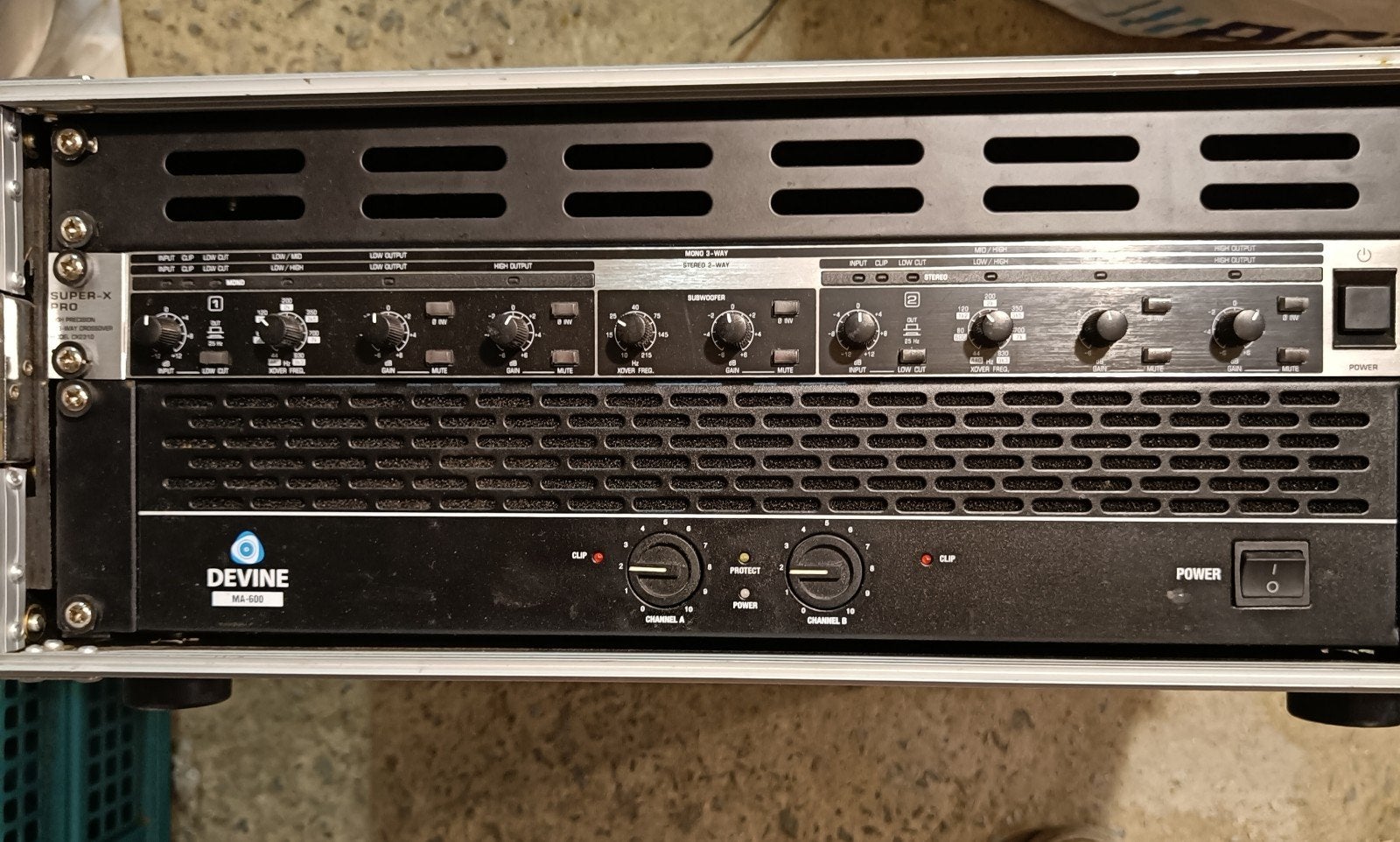 Versterker + crossover in flightcase, Musique & Instruments, Amplis | Clavier, Moniteur & Sono, Enlèvement