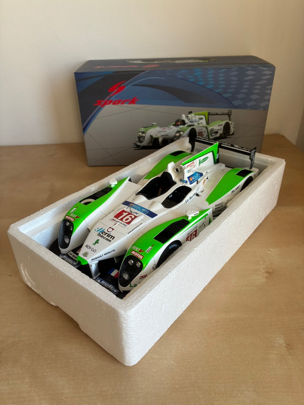 Pescarolo 24h mans 2012 1:18 Spark, Hobby en Vrije tijd, Modelbouw | Radiografisch | Overige, Ophalen of Verzenden, Zo goed als nieuw
