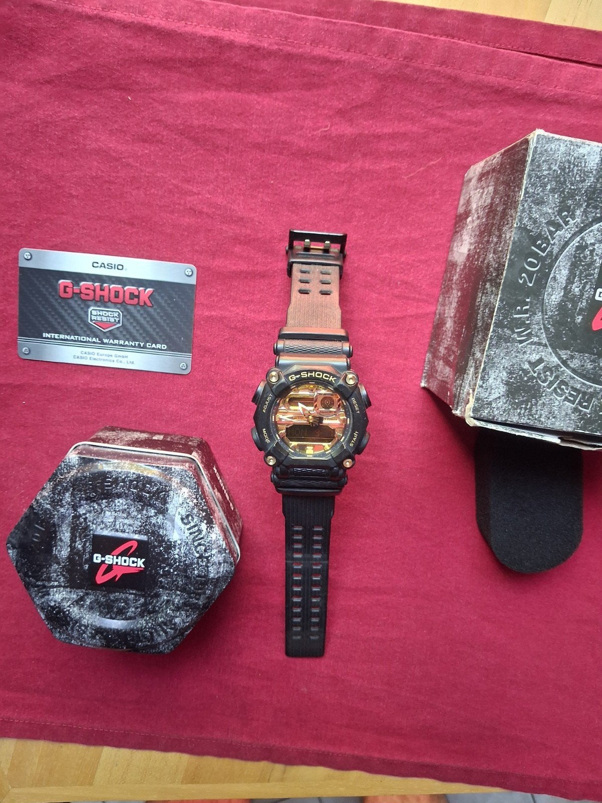 Casio Gshock, Enlèvement