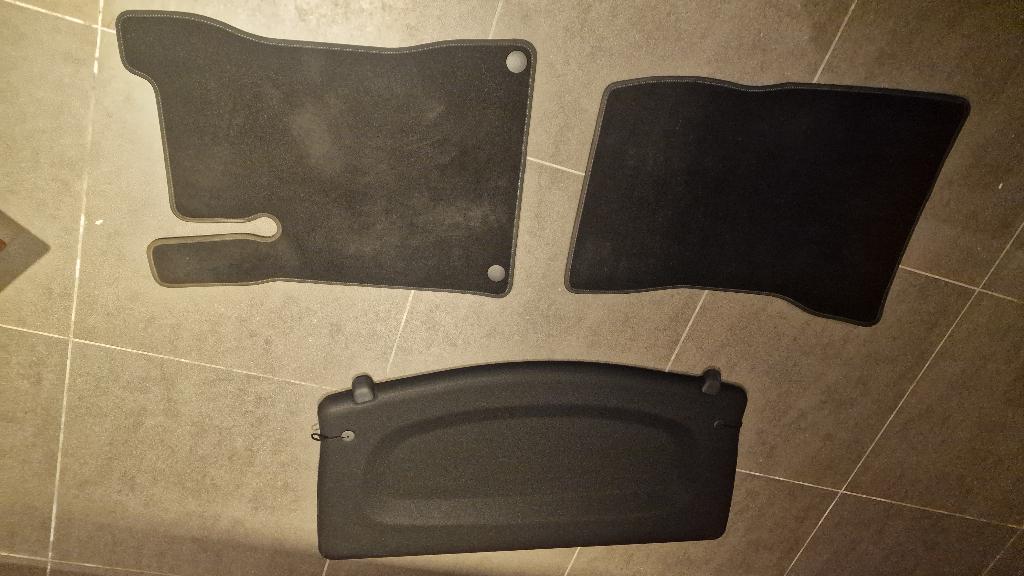 Tapis Mercedes + étagère à colis (original), Enlèvement, Neuf, Mercedes-Benz